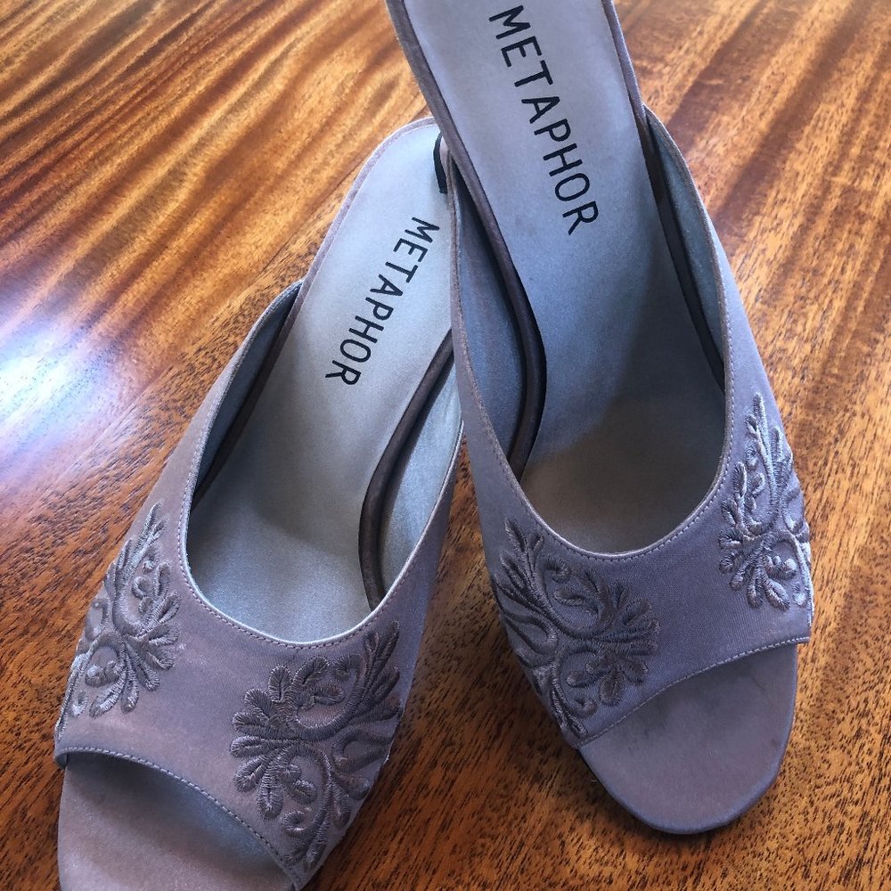 Metaphor Slip on Mules